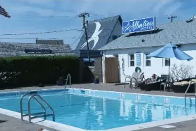 Photograph of Daunt's Albatross Resort, Montauk