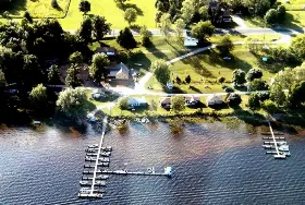 Photograph of McLear's Cottage Colony and Campground, Hammond