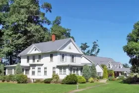 Photograph of The Oak Park Inn, North Rose