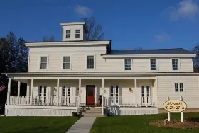 Photograph of Holcomb’s B&B, Hamilton
