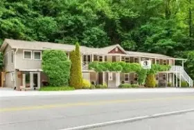 Photograph of Hickory Falls Guest House, Lake Lure
