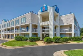 Photograph of Motel 6, Raleigh