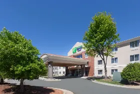 Photograph of Holiday Inn Express, Mebane