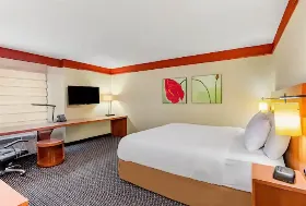 Photograph of La Quinta Inn & Suites, Durham