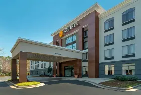 Photograph of La Quinta Inn & Suites, Raleigh