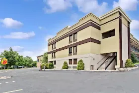 Photograph of Super 8 by Wyndham Raleigh Downtown, Raleigh