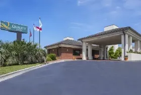 Photograph of Quality Hotel, Morehead City