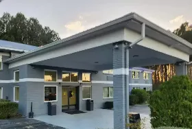 Photograph of Econo Lodge Inn & Suites, Warsaw