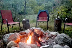 Photograph of 3b's Inn Bed, Gerton