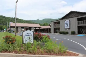 Photograph of Great Smokies Inn, Cherokee