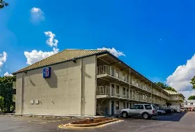 Photograph of Motel 6, Raleigh