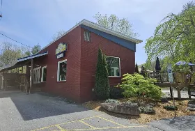 Photograph of Southern Streams Coffee House, Laurel Park