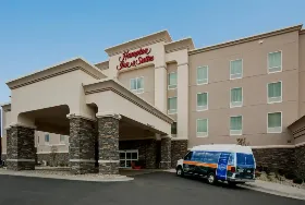 Photograph of Hampton Inn, Minot