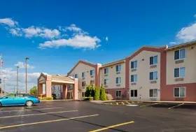 Photograph of Best Western Penn - Ohio Inn & Suites, Hubbard