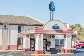 Photograph of Days Inn, Girard