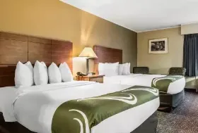 Photograph of Quality Inn, Youngstown