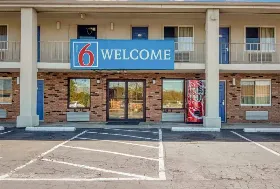 Photograph of Motel 6, Youngstown