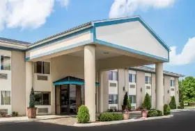 Photograph of Quality Inn, Huron
