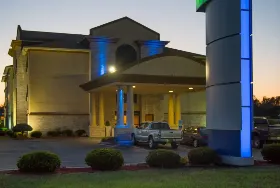 Photograph of Holiday Inn Express, Wauseon