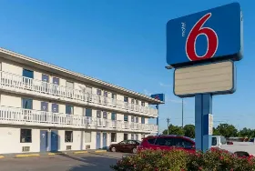 Photograph of Motel 6, Cincinnati