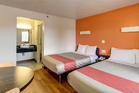 Photograph of Motel 6, Amherst