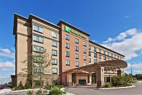 Photograph of Holiday Inn & Suites Tulsa South, Tulsa