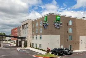 Photograph of Holiday Inn Express & Suites, Tulsa