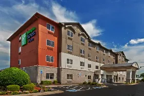 Photograph of Holiday Inn Express, Jenks