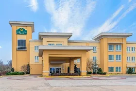 Photograph of La Quinta Inn & Suites, Muskogee