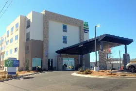 Photograph of Holiday Inn Express, Tahlequah