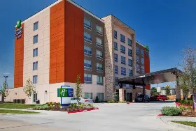 Photograph of Holiday Inn Express & Suites, Moore