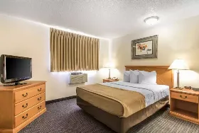 Photograph of Econo Lodge Inn & Suites, Clinton