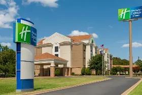 Photograph of Holiday Inn Express, Mcalester