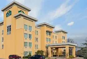 Photograph of La Quinta Inn & Suites, Mcalester