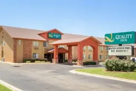 Photograph of Quality Inn, Broken Arrow