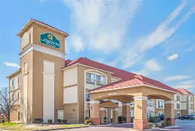 Photograph of LQ Inn and Suites, Yukon