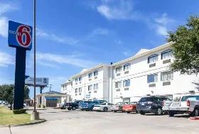 Photograph of Motel 6, Oklahoma City
