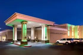 Photograph of Holiday Inn & Suites, Oklahoma City
