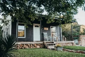 Photograph of Bonnie & Clyde Cottage, Medicine Park