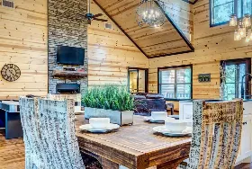 Photograph of Blue Beaver Luxury Cabins, Broken Bow
