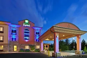 Photograph of Holiday Inn Express, Lake Oswego