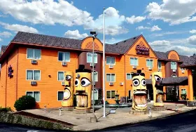 Photograph of The Palace Inn & Suites, Lincoln City