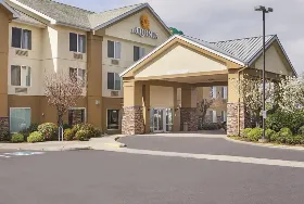 Photograph of La Quinta Inn & Suites, Central Point