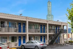 Photograph of Motel 6, Portland
