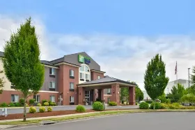 Photograph of Holiday Inn Express & Suites, Albany