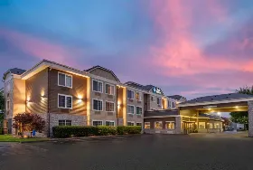 Photograph of Best Western Columbia River Waterfront Hotel, Astoria