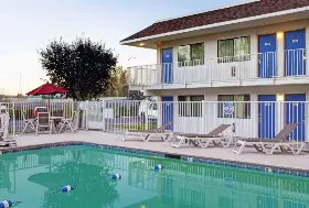 Photograph of Motel 6, Troutdale