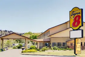 Photograph of Super 8, Klamath Falls