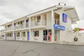 Photograph of Motel 6, Portland