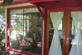 Photograph of Mckenzie River Inn B&B And Cabins, Vida